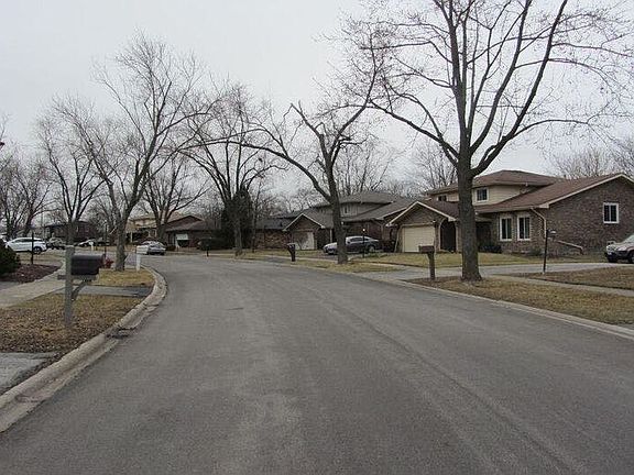 4th image of 22435 Riverside Dr