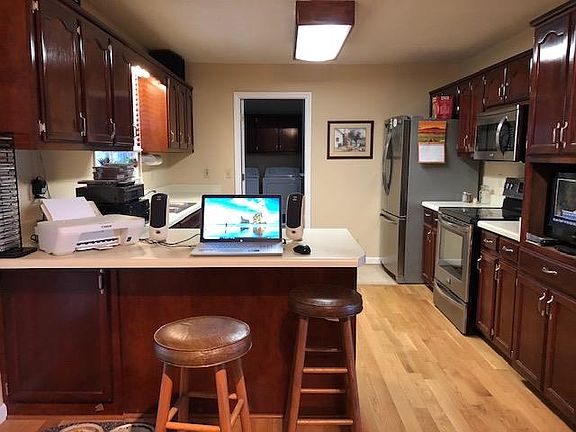 5th image of 517 Davis Ct