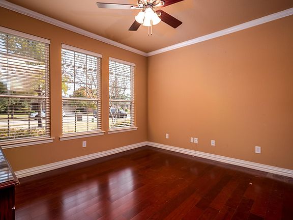 4th image of 974 Harbor Springs Dr