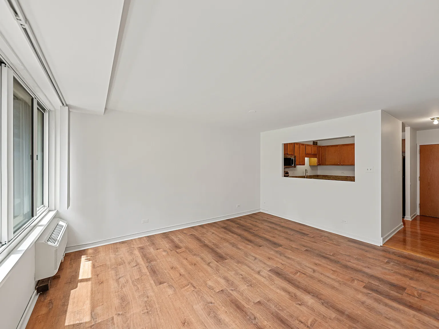 211 E Ohio St — Photo 2