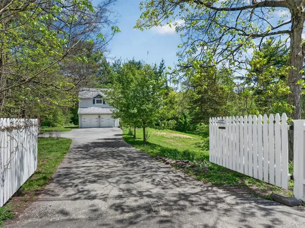 34 Barkit Kennel Road, Pleasant Valley, NY 12569