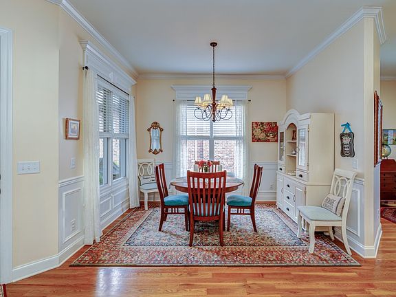 4th image of 3425 Colebrook Dr