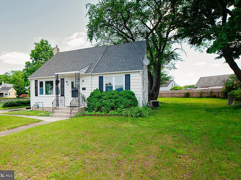 214 David Pl — Photo 2