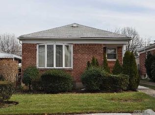 56-39 219th St, Flushing, NY 11364