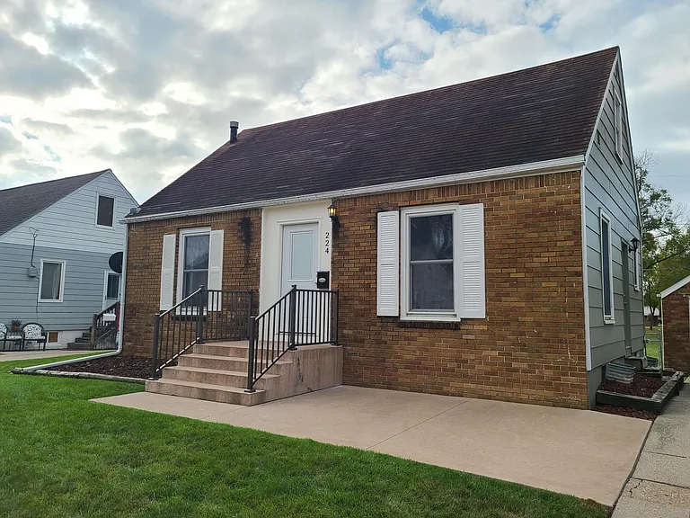 224 Hillside Ave — Photo 1