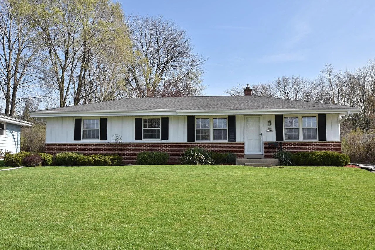 N90W18470 Maryhill DRIVE photo 1