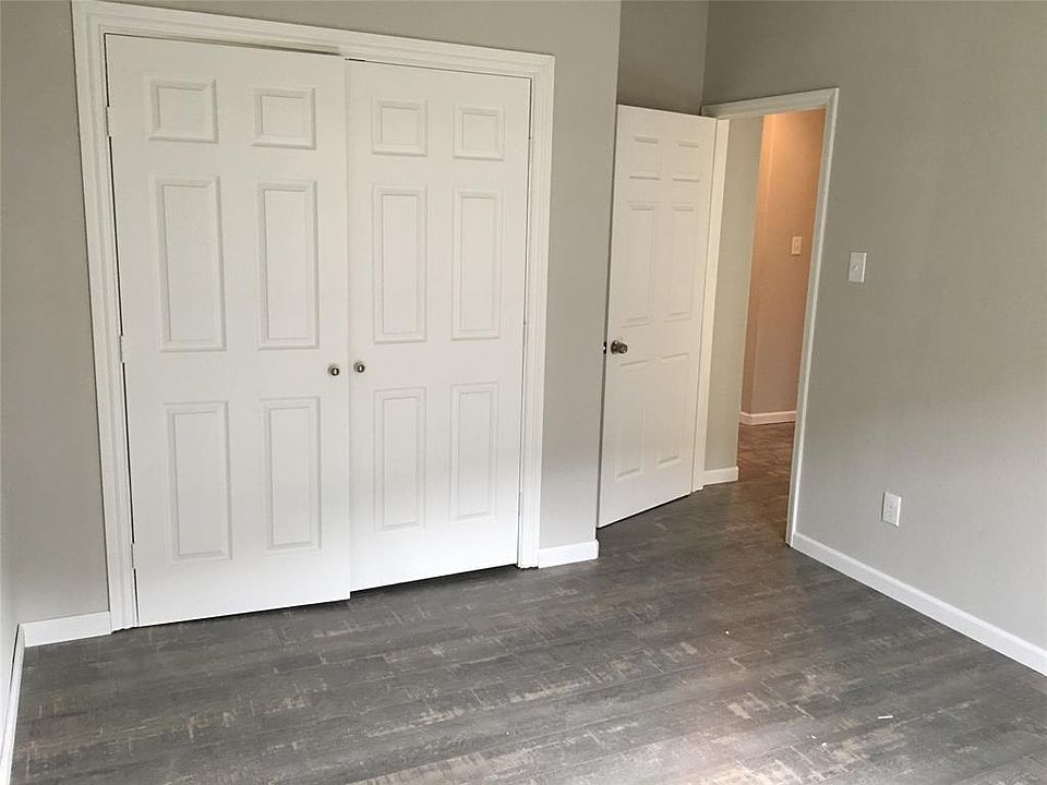 2nd image of 4444 Victory Dr Unit 1