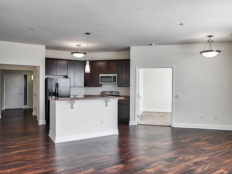 Maxwell Apartments — Photo 12