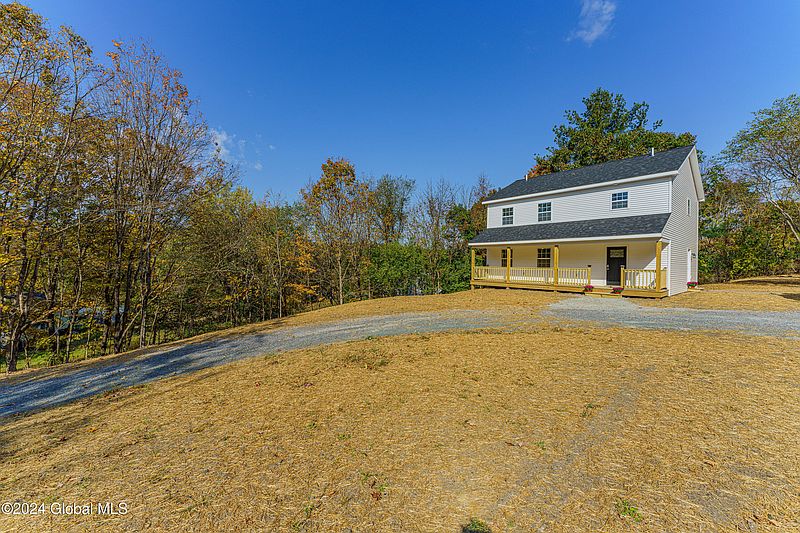 3rd image of 9 Leonard Avenue