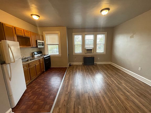 2nd image of 5321 Oxford Ave #2FR