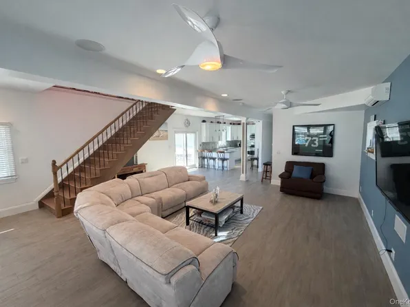 65 New Hampshire St, Long Beach, NY 11561