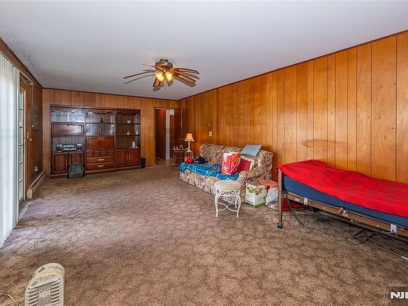 5th image of 409 W Anderson St