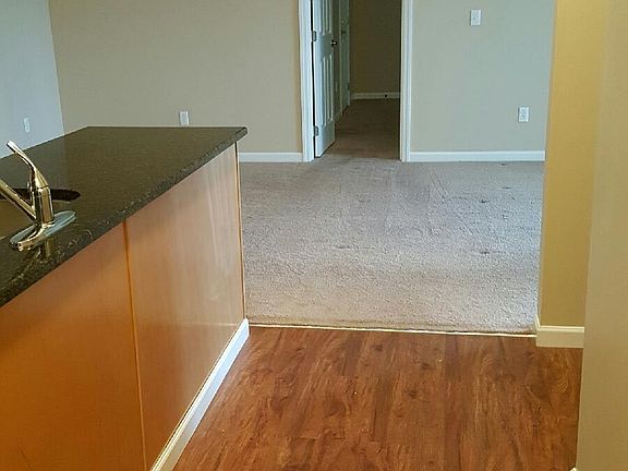 3rd image of 106 Parkview Dr APT 202