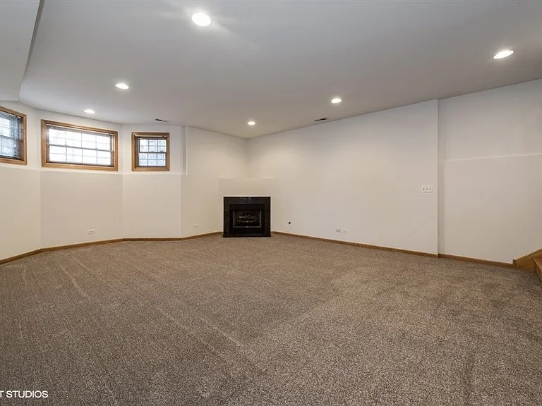 623 W Briar Pl #1 — Photo 10