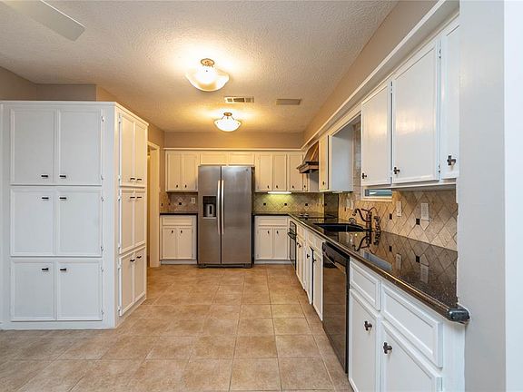 5th image of 4047 Heathersage Dr