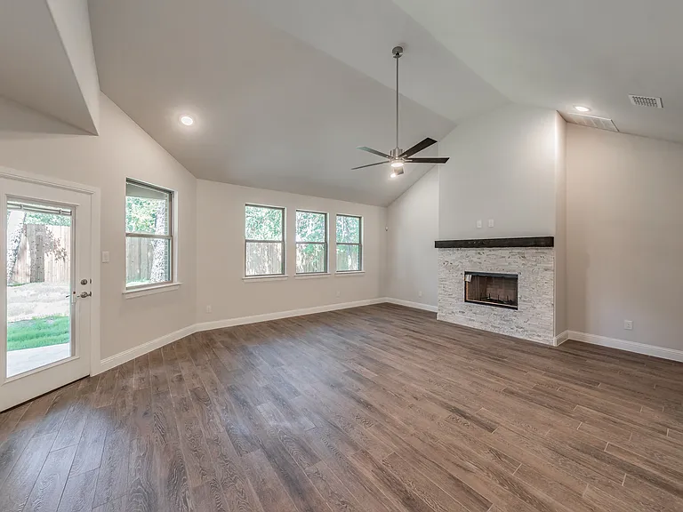 241 Gardenia Dr — Photo 10