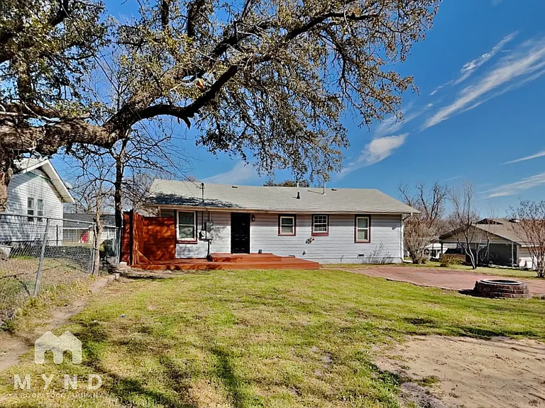1207 Grace St — Photo 18