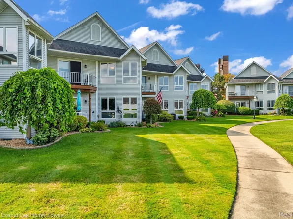 739 Cross Pointe Dr, Port Huron, MI 48060
