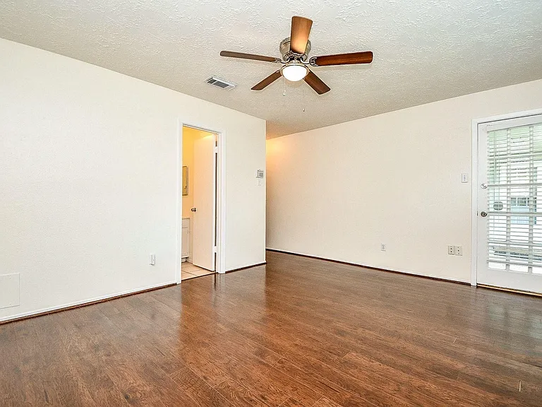 16823 Cobble Ridge Dr — Photo 24