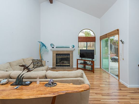 2nd image of 1010 Glenwood Way