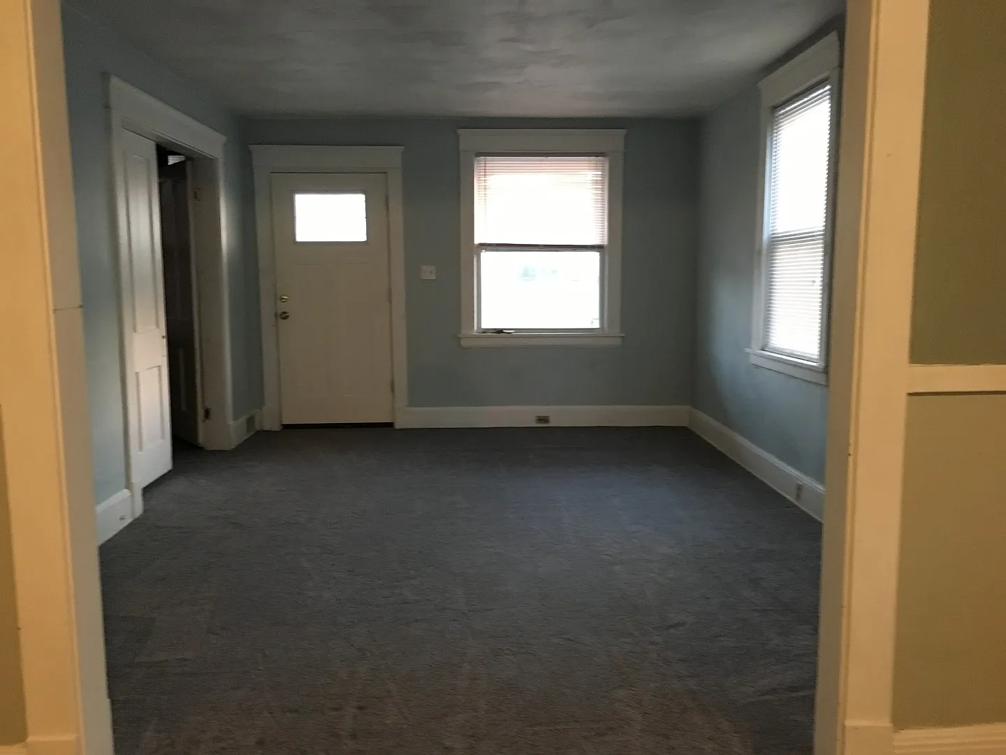 Recently Renovated, Beautiful 4 Bedroom Home — Photo 2