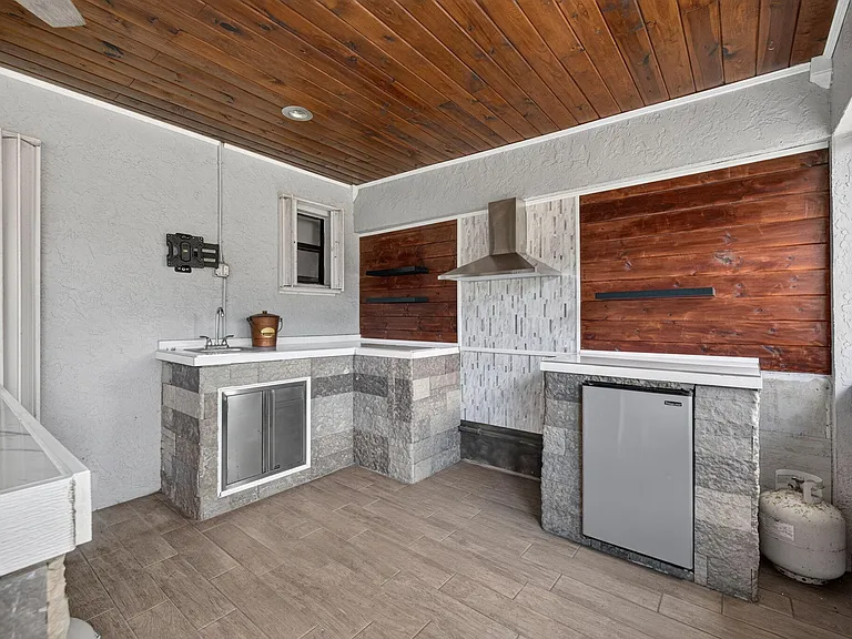 825 SE Starflower Ave — Photo 35