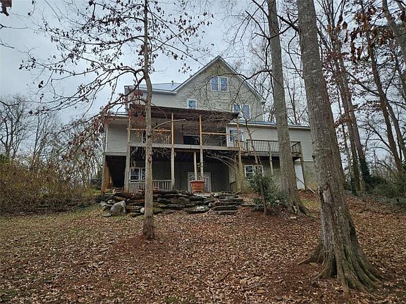 3rd image of 228 Storey St