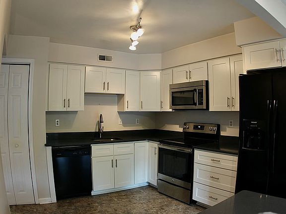 4th image of 927 Wildwood Square Ct