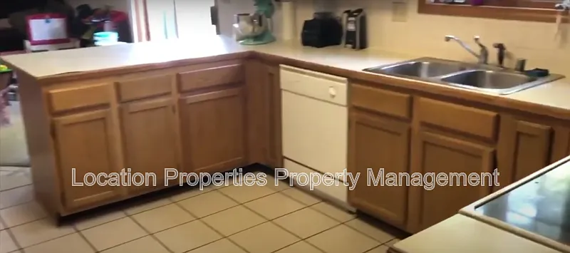 3 bed, 2.5 bath, 1763 sqft, $1,995 — Photo 3