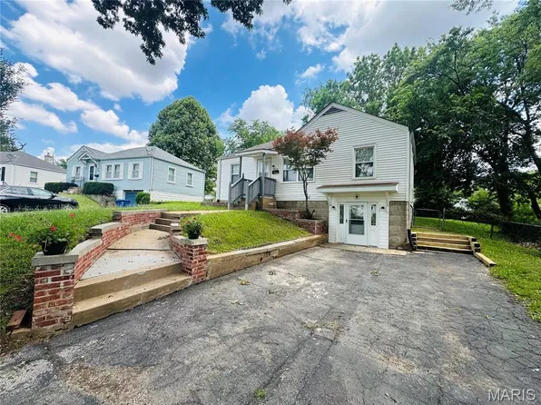 3418 Eastridge Ln, Saint Ann, MO 63074