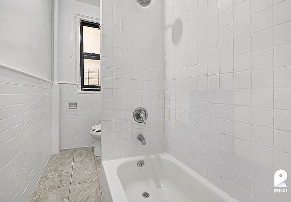 5th image of 603 Academy St APT 3A