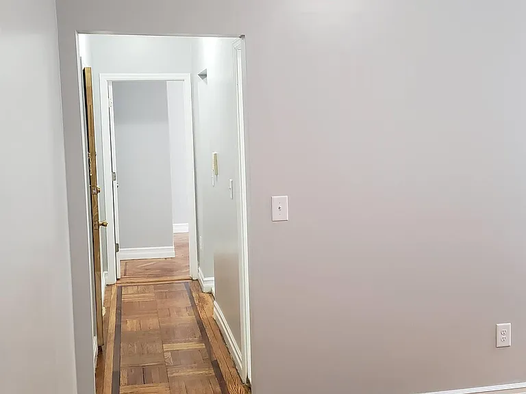 100 W 33rd St #16 — Photo 6