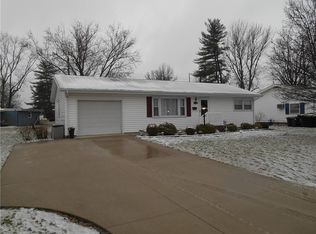 422 W Taylor Ave, Charleston, IL 61920