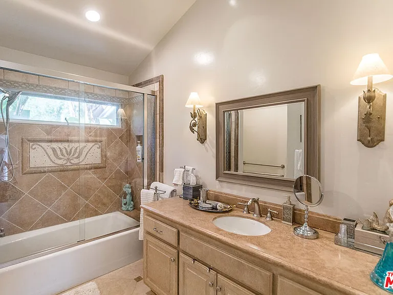 1601 Alisa Ln — Photo 37