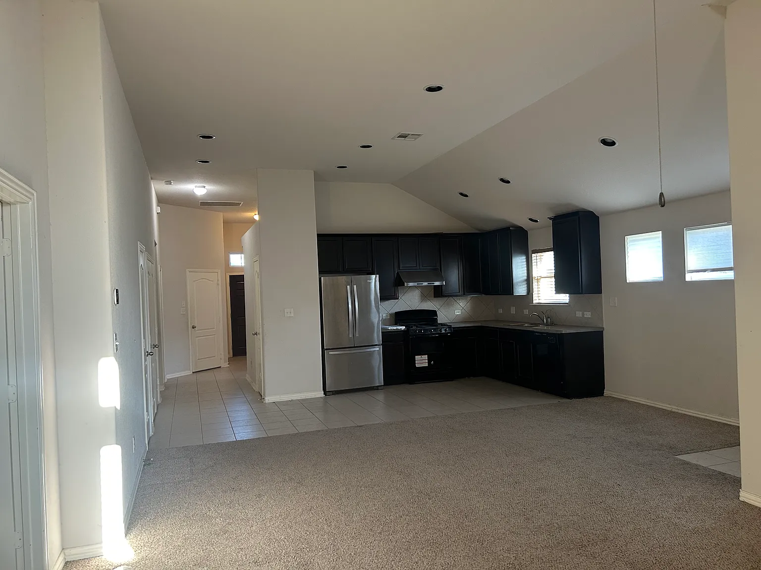 401 Carol Dr — Photo 4