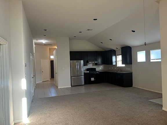 4th image of 401 Carol Dr
