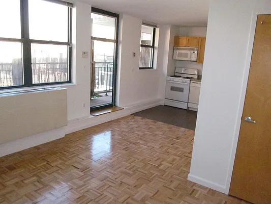 Rented by Lisa Management | media 7