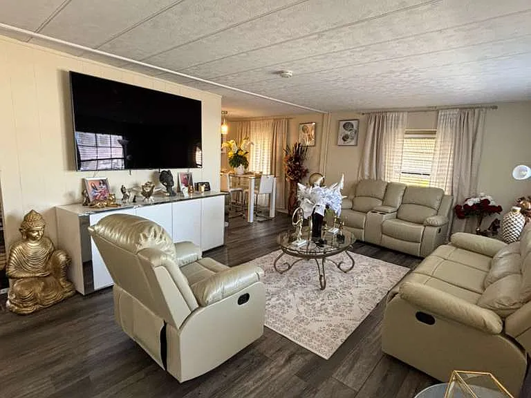 8823 Fountain Club Blvd — Photo 2