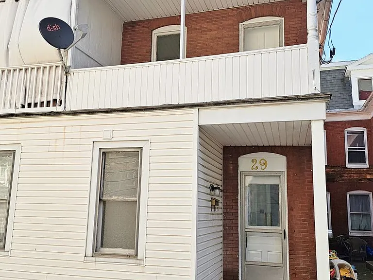 338-342 E Walnut St — Photo 21