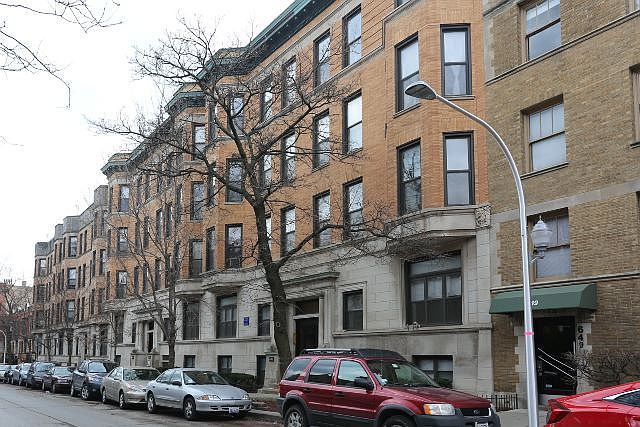 1st image of 647 W Oakdale Ave #Ua1