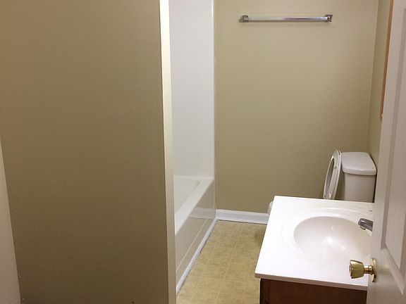 3rd image of 1201 Arlington Dr #13