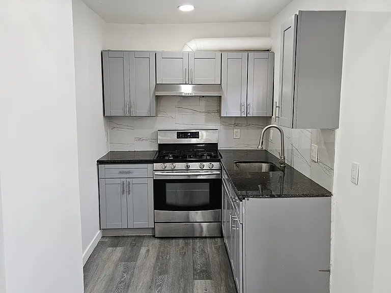 325 N Normandie Ave — Photo 16