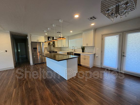 3rd image of 3129 E Turney Ave