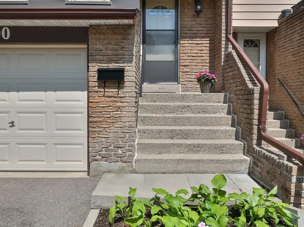 1221 Dundix Rd #90, Mississauga, ON L4Y 3Y9