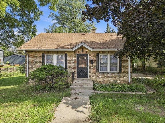 3rd image of 3364 S Chase AVENUE