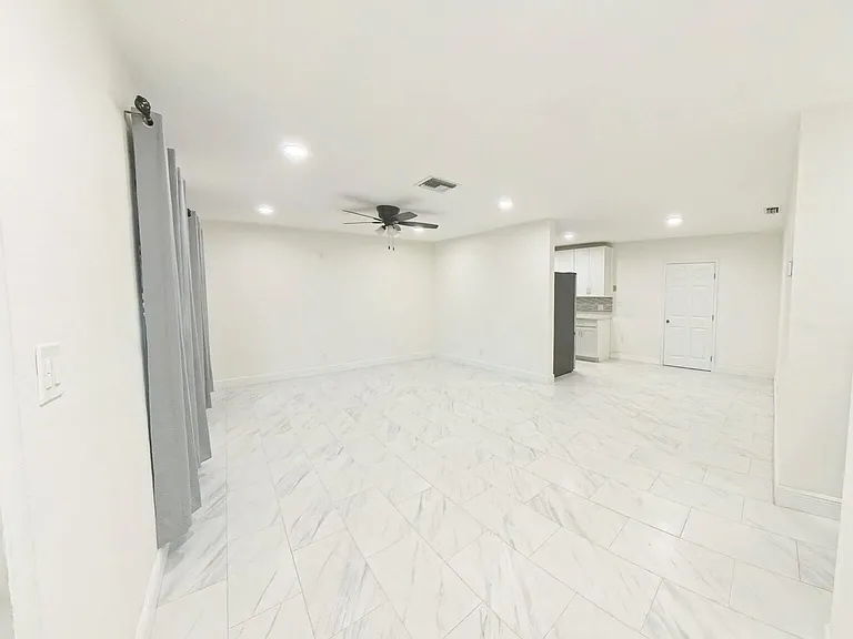 341 Henthorne Dr — Photo 10