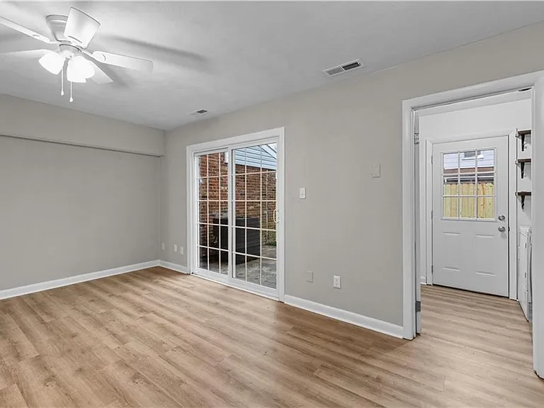 811 S Grosvenor Ct — Photo 19