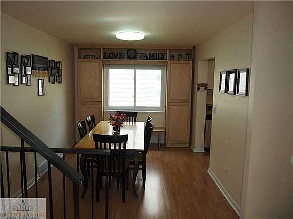 4th image of 1220 Chartwell Carriage Way S