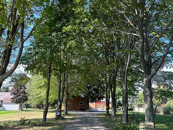 3rd image of 118 Sunset Dr