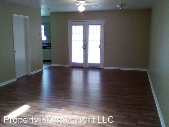 2nd image of 104 Helen Cir #A